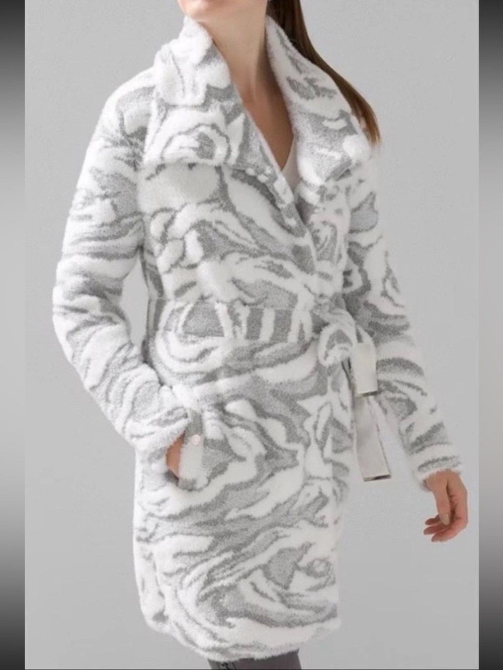 White House Black Market Belted LS Jacquard Sweater Coat in Heather gray White L